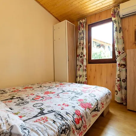 Stunning In With Lake View מסלניקה