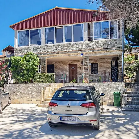 Stunning In With Lake View